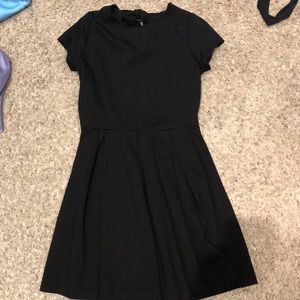 CLASSIC BACKLESS BLACK DRESS